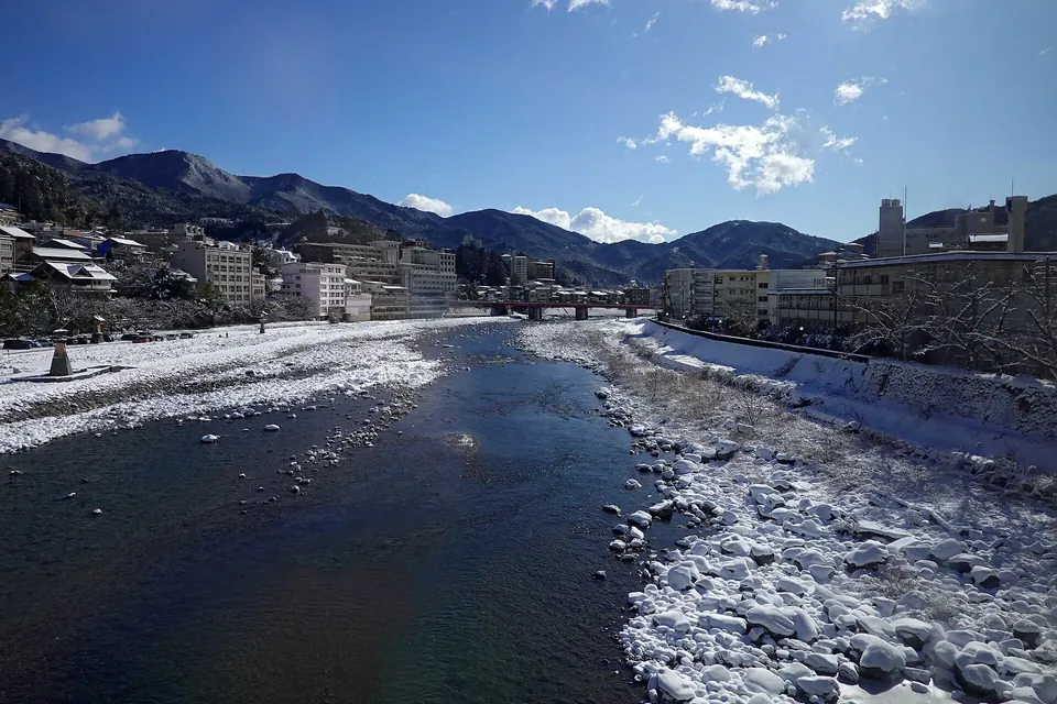 飛騨川と下呂温泉街