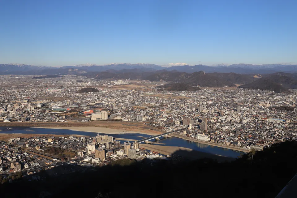岐阜城から見た長良川と岐阜市街