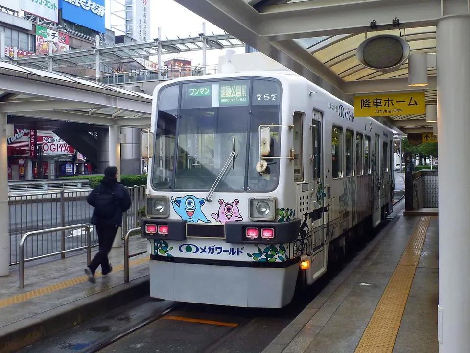 豊橋駅前の路面電車