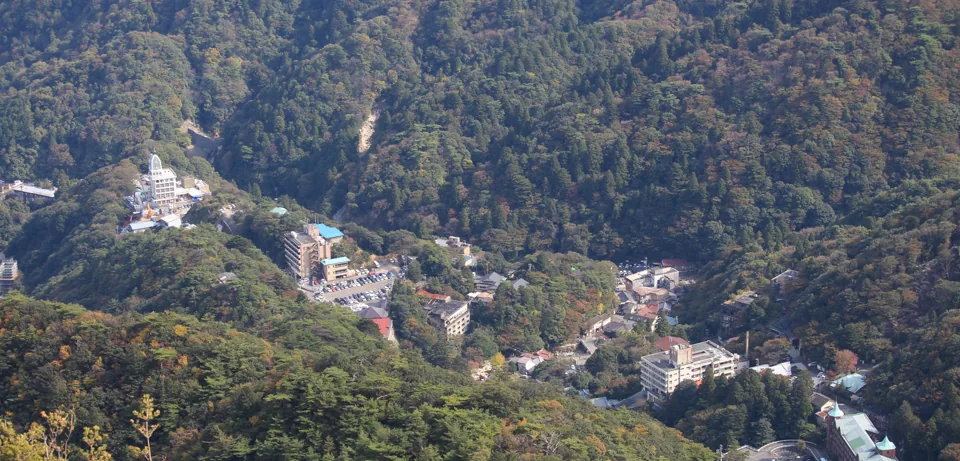 御在所岳から見た湯の山温泉（菰野町）
